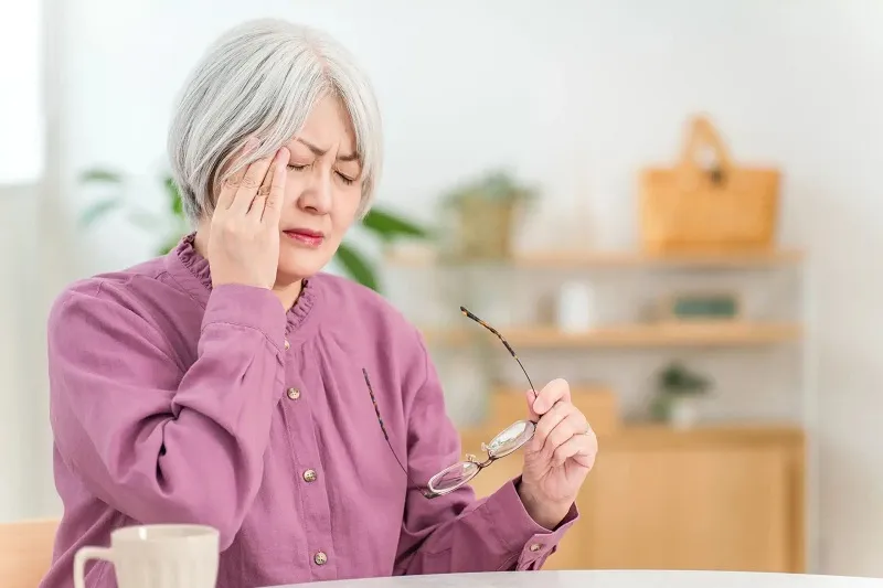 What are the symptoms of anemia after surgery