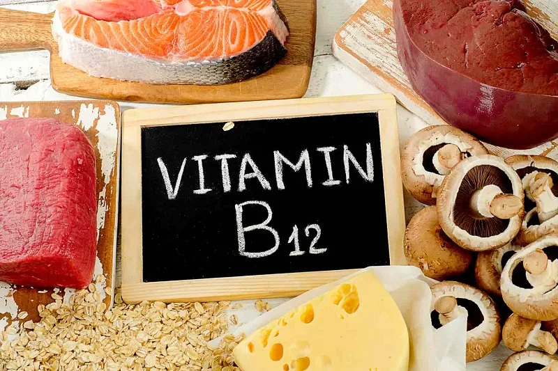 How can vitamin B12 deficiency be treated and skin health restored